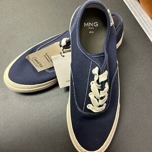 NWT MNG Dark blue athletic low pro trainer shoe with laces size 40